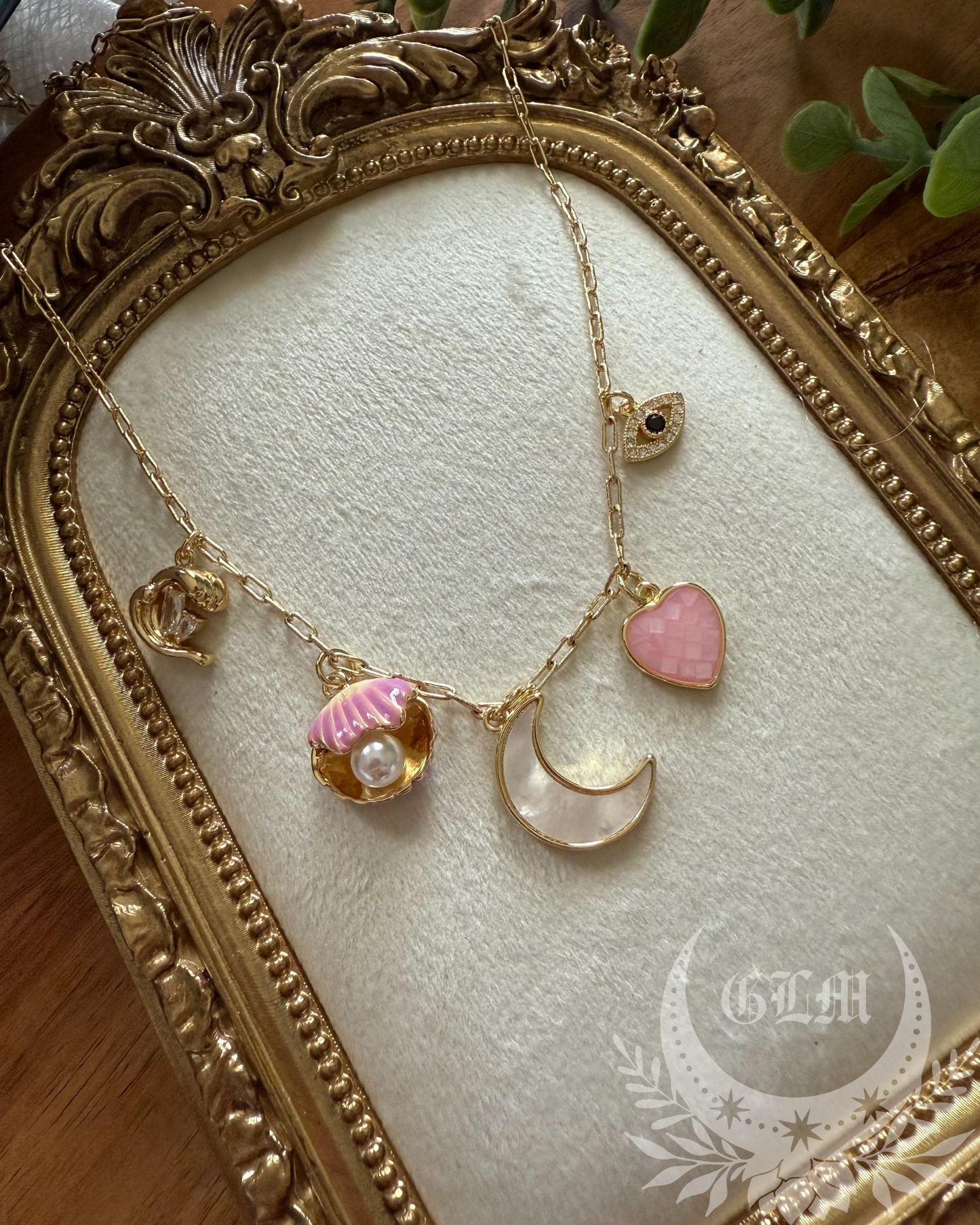 Queendom of Shabbe Charm Necklace