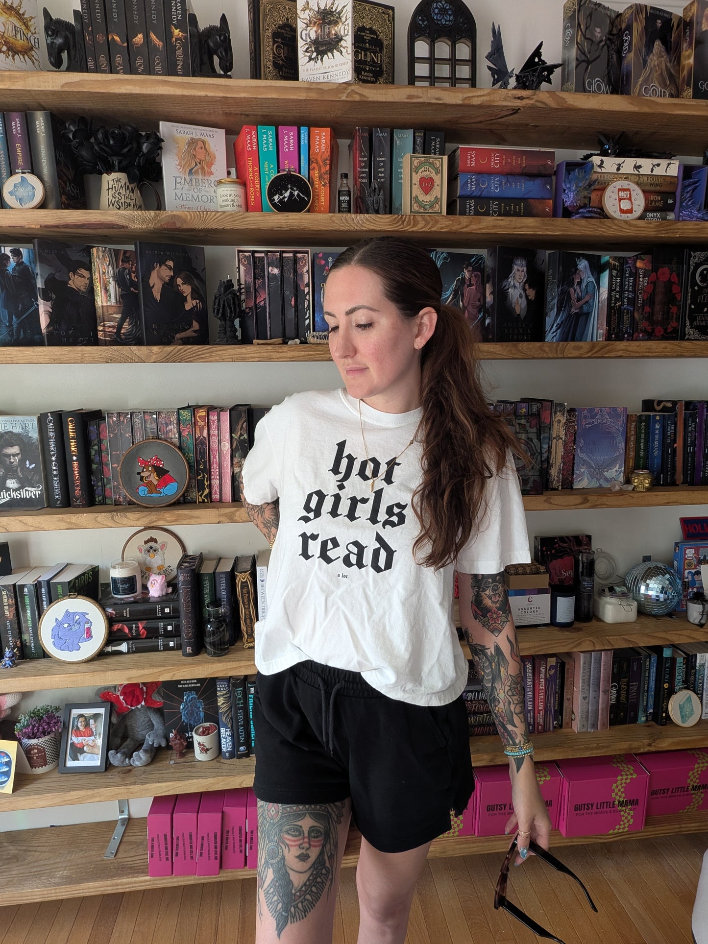 HOT GIRLS READ (a lot) Boxy Tee