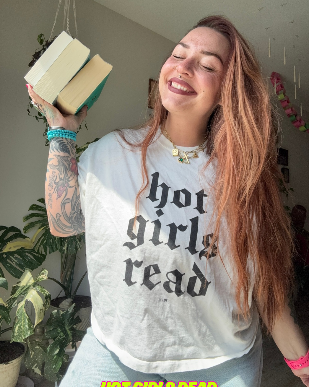 HOT GIRLS READ (a lot) Boxy Tee